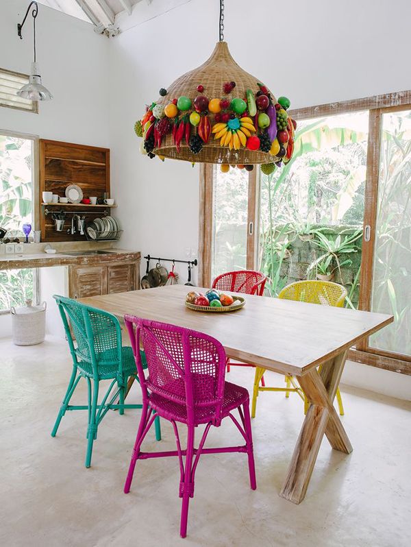 sala-de-jantar-cadeiras-coloridas
